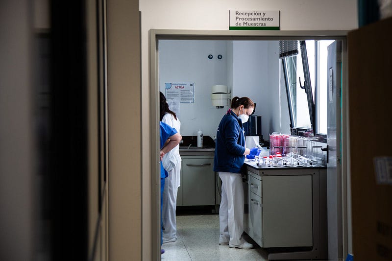 Researchers analyzing coronavirus samples